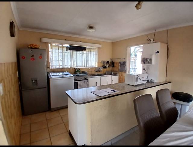 3 BEDROOM HOUSE FOR SALE IN LEONDALE